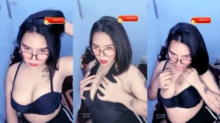 Bokep Indo Angell99 Jilat Utingnya Sendiri Hot!